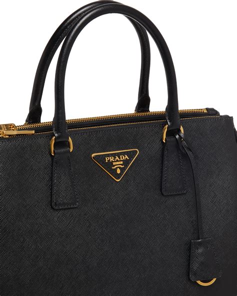 prada tasche saffiano leder schwarz|Schwarz Große Handtasche Aus Saffiano.